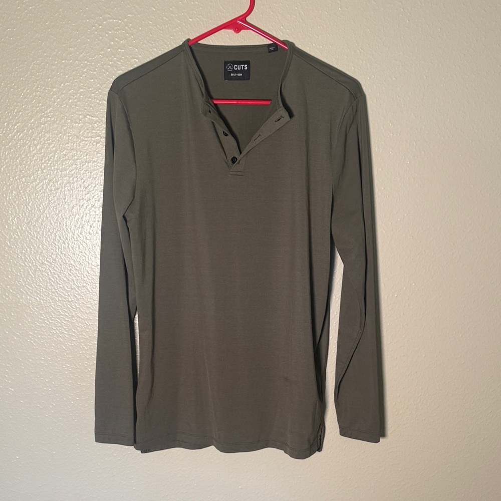 Cuts Men's Green Long Sleeve Shirt